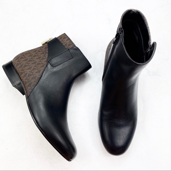 [Michael Kors] Classic Mira Logo Ankle Bootie - Picture 5 of 6